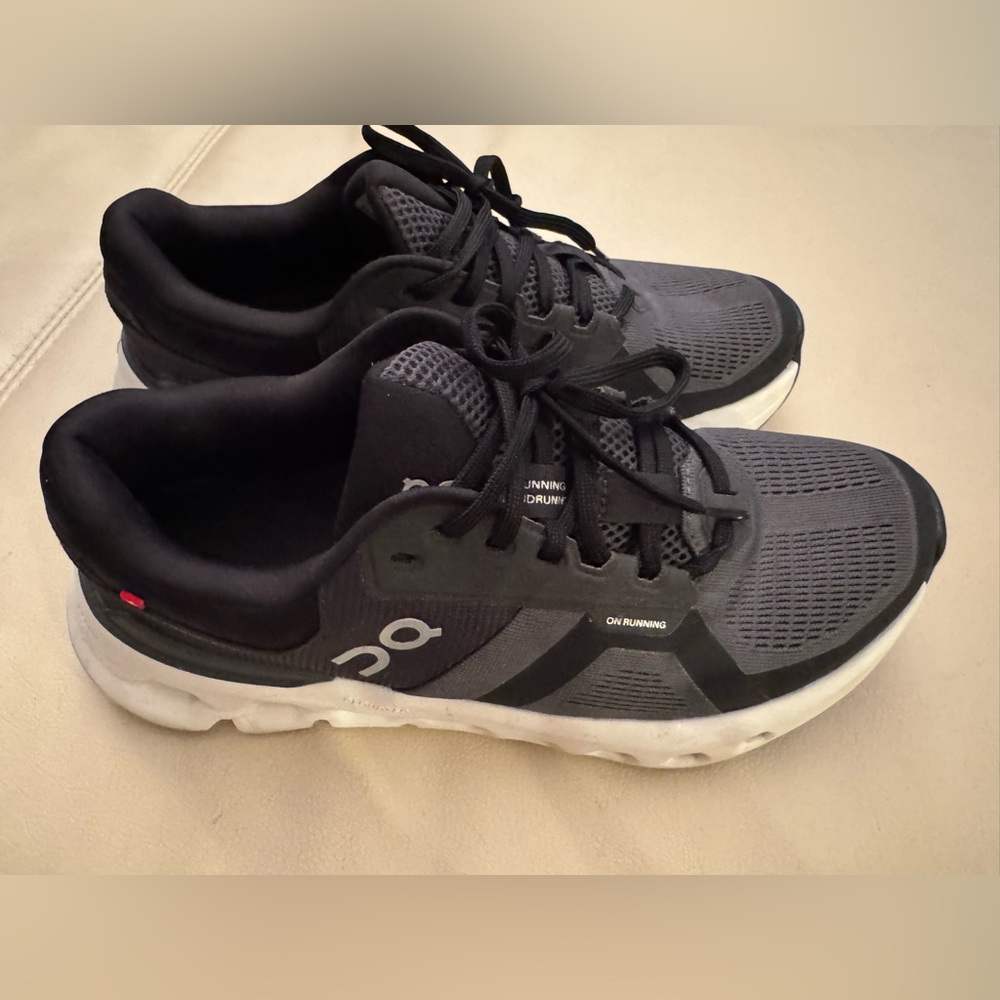 On Cloud Running Women's Black and Gray Shoes